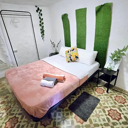 Casa Cueva Puerta Valencia *